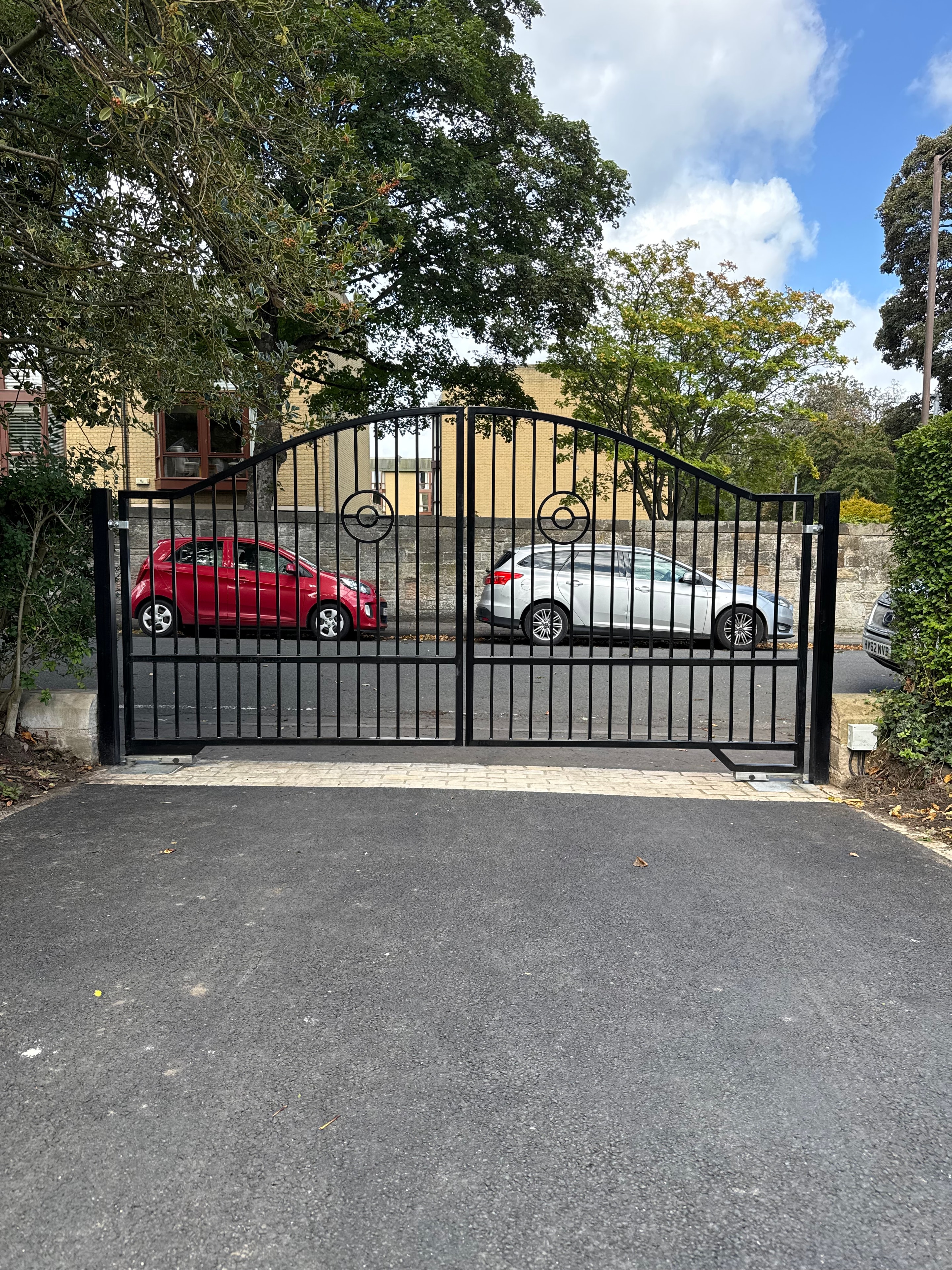 Double Leaf Driveway Gates